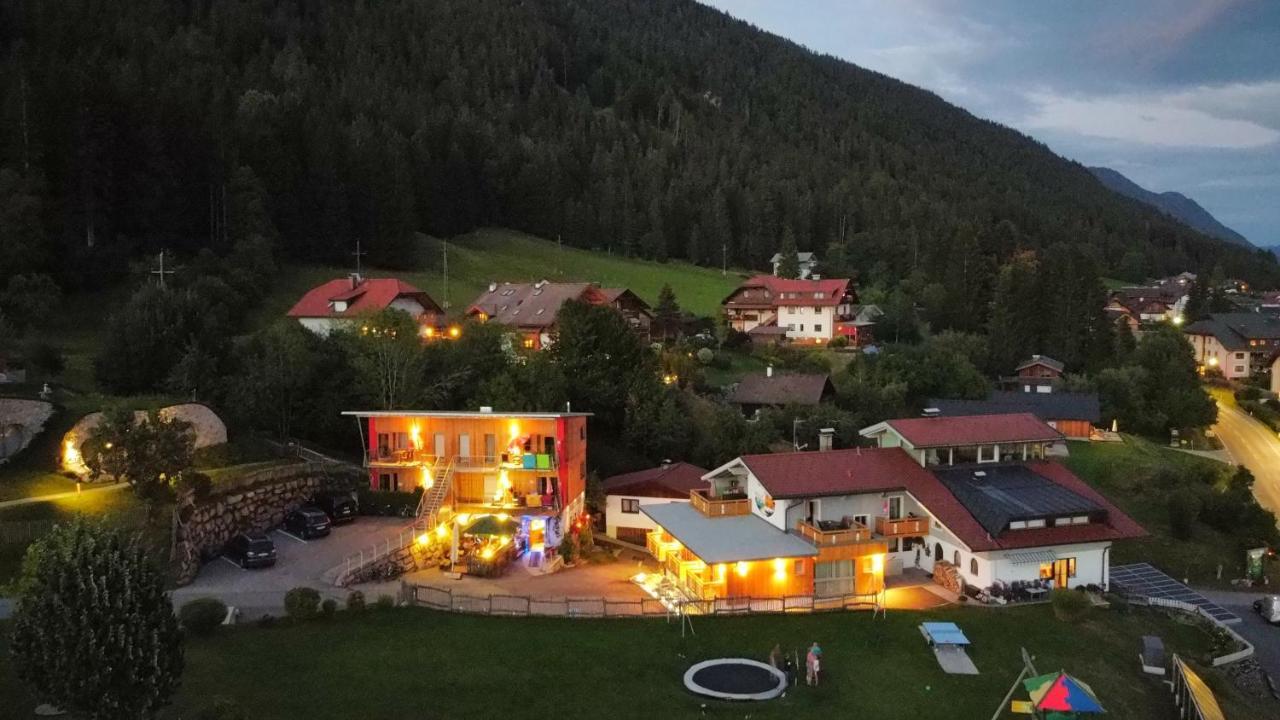 Erdhaeuser Und Apartments Mit Seeblick Und Alleinlage Weissensee Esterno foto